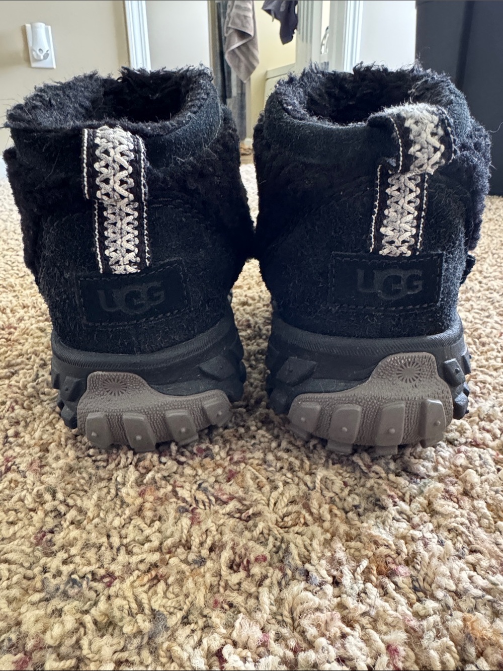 UGG All-Gender Venture Daze Ultra Mini Boot | Black | Size 6 women - Picture 3 of 8